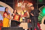 Mansi Joshi Roy, Rohit Roy at Vishal Shekhar concert organised by Vihang and Purvesh Sarnaik in Thane, Mumbai on 25th April 2013 (7).JPG